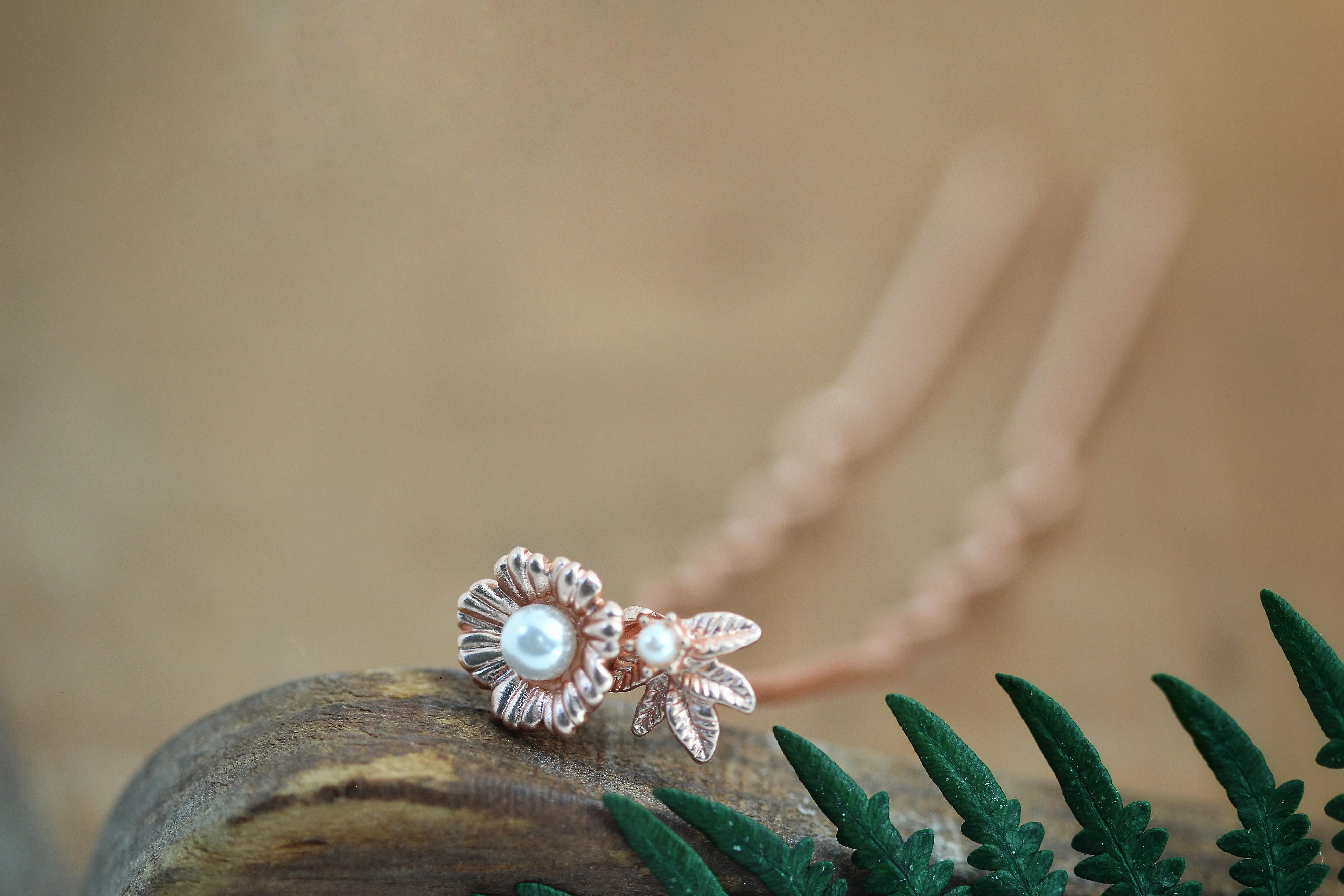 Tiny Flower & Leaf Hair Prong