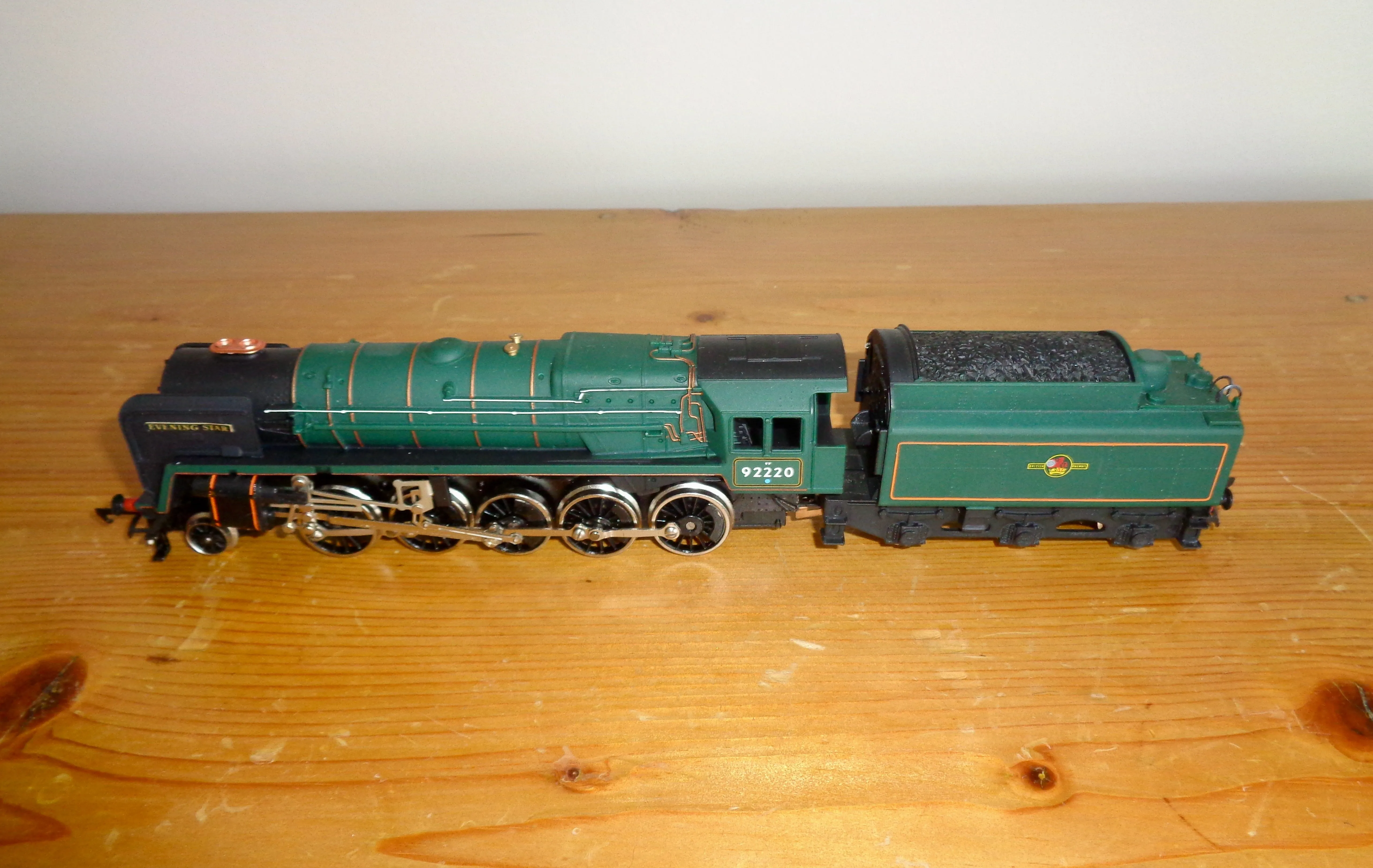 Vintage OO-Gauge Hornby 92220 Evening Star BR 2-10-0 Steam Locomotive With Tender