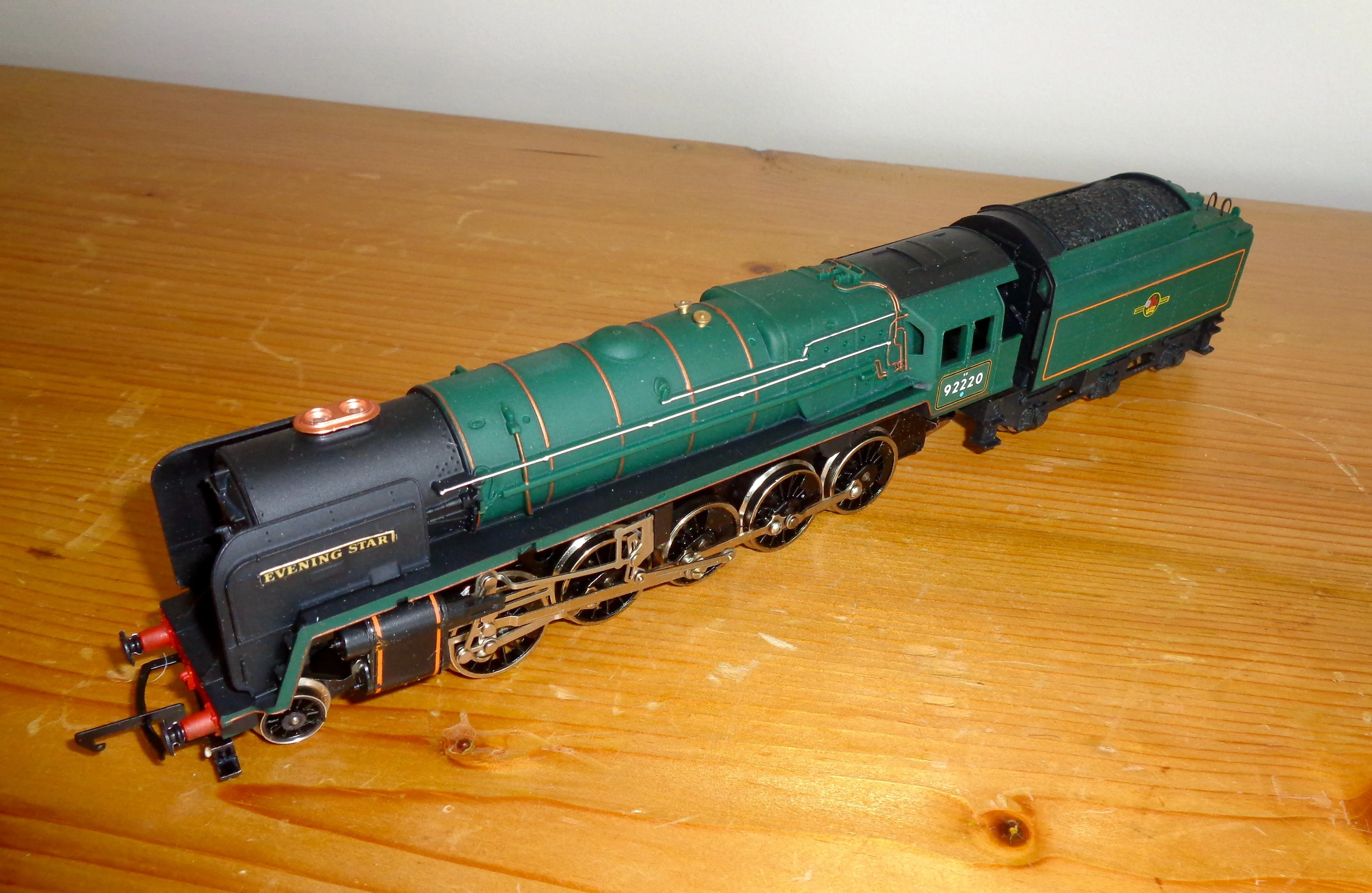 Vintage OO-Gauge Hornby 92220 Evening Star BR 2-10-0 Steam Locomotive With Tender